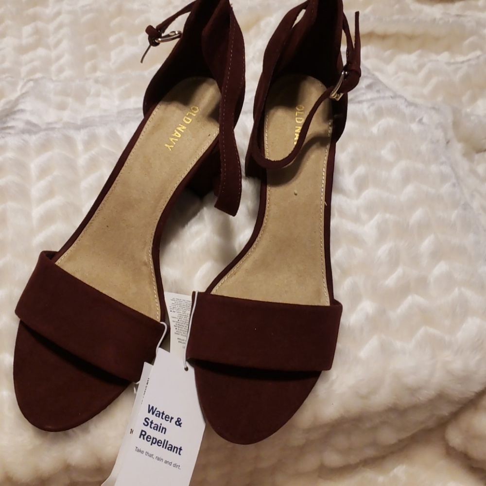 NWT Old Navy Suede Pumps